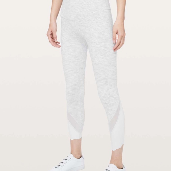 Lululemon Wunder Under Crop II  Scallop 23" Size 4 - Picture 1 of 11